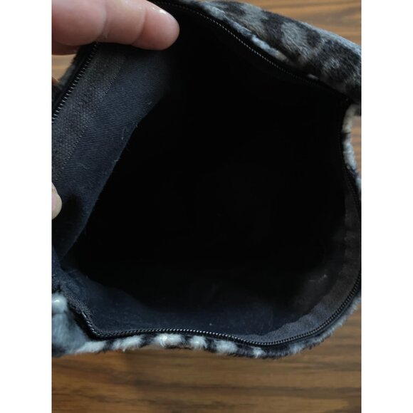 Black, white, and grey fuzzy leopard print zippered tote bag - Picture 6 of 7